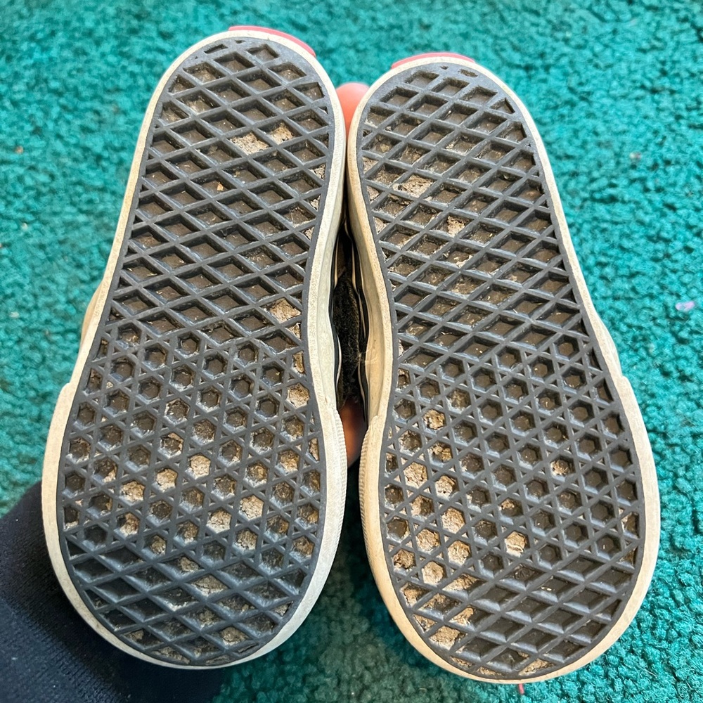 Check Vans - Picture 2 of 3